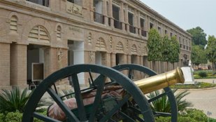 Scindia School: 100 एकड़ का कैंपस, 22 मैदान, फीस भी इतनी कि उड़ जाए होश