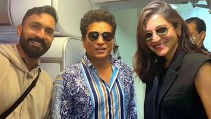 India Vs Pakistan: Anushka Sharma took photo with Sachin Tendulkar at Ahmedabad airport, actress looks cool in airport outfit