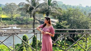 Donald Bisht showed beautiful view outside her house, actress looked cute in pink dress