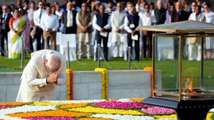 Gandhi Jayanti: Prime Minister Narendra Modi reached Rajghat to pay tribute to Mahatma Gandhi
