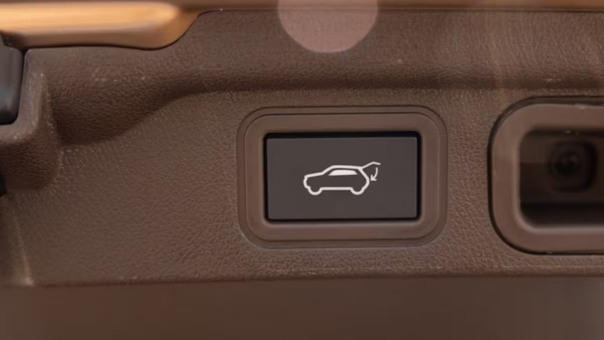 2023 Tata Safari Powered tailgate