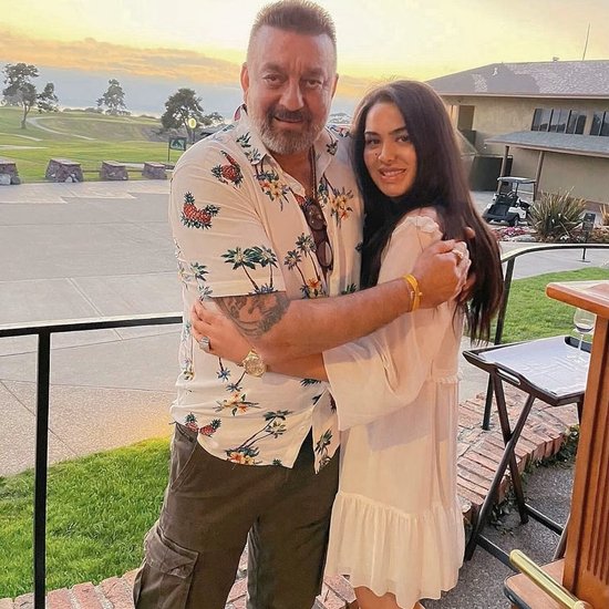 संजय दत्त (Sanjay Dutt) बॉलीवुड इंडस्ट्री के दिग्गज एक्टर्स की लिस्ट में शामिल हैं। एक्टर अपनी प्रोफेशनल लाइफ के साथ-साथ अपनी पर्सनल लाइफ को लेकर भी चर्चा में रहते हैं। एक्टर ने अपनी जिंदगी में बहुत ही उतार-चढ़ाव देखे हैं। वह तीन शादियां कर चुके हैं और उनके तीन बच्चे हैं। संजय दत्त की बड़ी बेटी त्रिशाला दत्त (Trishala Dutt) बॉलीवुड के फेमस स्टार किड्स में से एक हैं। (Photo Source: @duttsanjay/instagram)