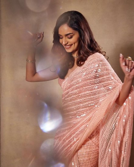 Manushi Chhillar in Saree
