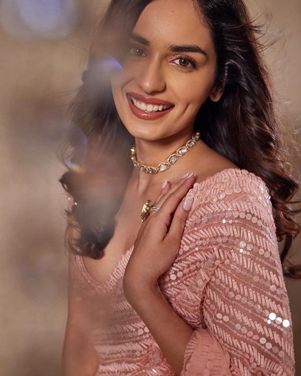 Manushi Chhillar pink Saree