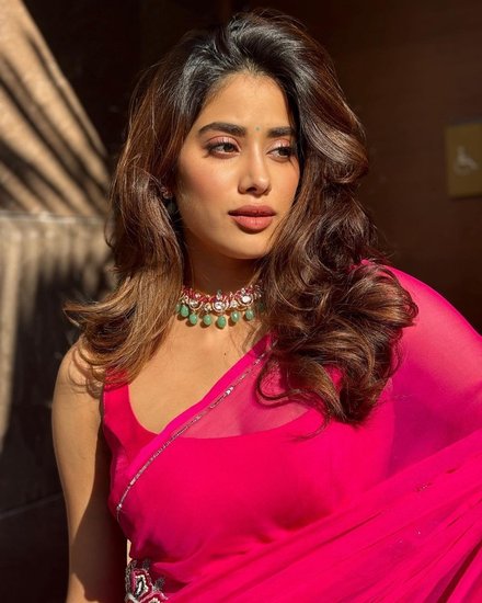 Jhanvi Kapoor Look