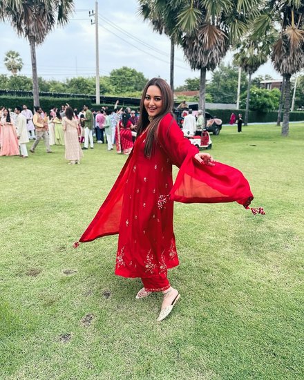 Sonakshi Sinha look
