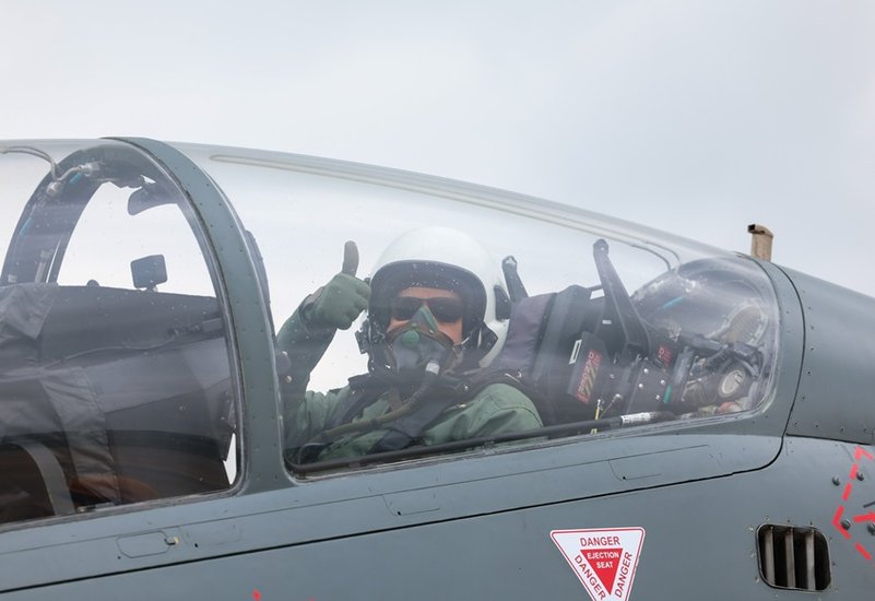 PM Modi Tejas fighter jet