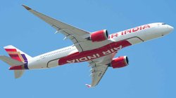 एयर इंडिया की फ्लाइट में हुआ लीकेज, यात्रियों को छोड़नी पड़ी सीट; वीडियो देख भड़के लोग