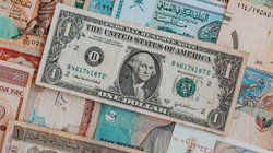 कूड़ा बीनने वाले शख्स को मिले 30 लाख अमेरिकी डॉलर, पहले लेकर घर गया और फिर…