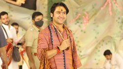 ‘मस्जिदों को आबाद रखने’ वाले बयान पर धीरेंद्र शास्त्री का ओवैसी को जवाब, कहा- उनके इबादतगाह पर नहीं, अपने मंदिर का करा रहे पुनर्निर्माण