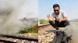 रेलवे ट्रैक पर शख्स ने जलाए पटाखे, वीडियो वायरल होने के बाद आ गई मुसीबत