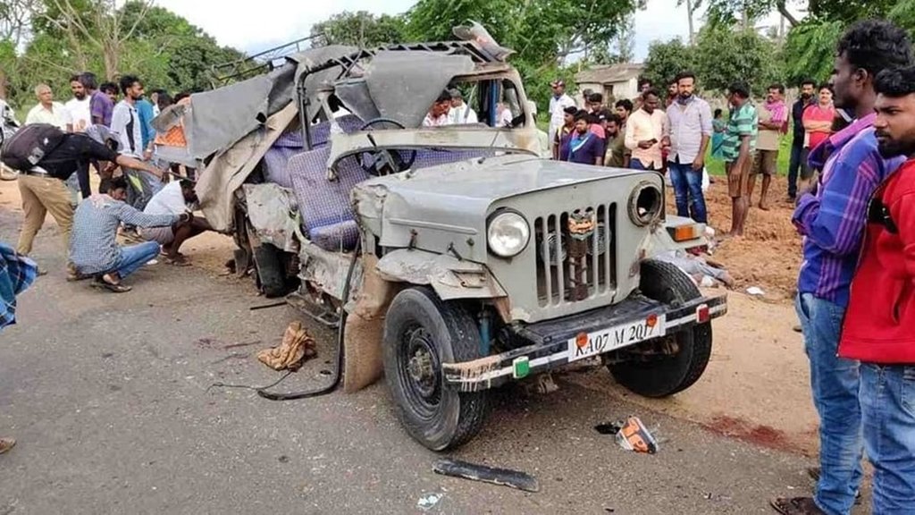 Jeep fallen| ditch