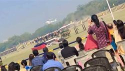 कॉलेज के मैदान में चल रहा था कार्यक्रम, अचानक लैंड होने लगा हेलिकॉप्टर; उखड़ गए तंबू