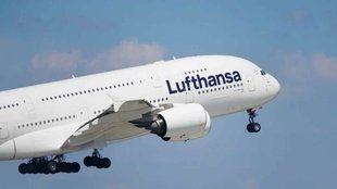 Lufthansa flight land
