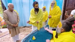 प्रेमानंद महाराज के दरबार पहुंचे मोहन भागवत, चेलों को देना पड़ा परिचय, वीडियो वायरल