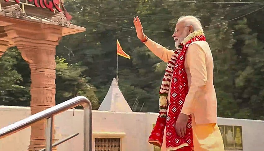 pm modi in balmeshwari temple