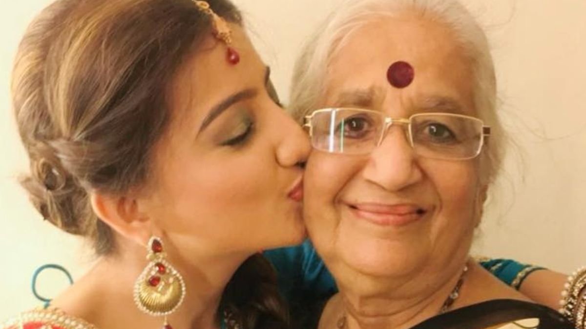 Saath Nibhaana Saathiya Fame Actress Aparna Kanekar Died Saath Nibhaana Saathiya Fame Actress Aparna Kanekar Died