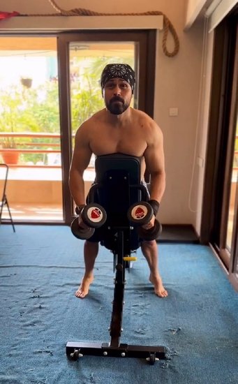 emraan hashmi house