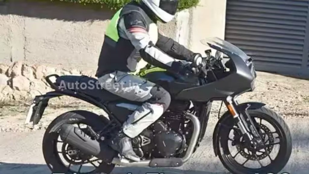 Triumph Thruxton 400 Spotted । Triumph Thruxton 400 Spy Shots । Triumph Thruxton 400 Complete Details