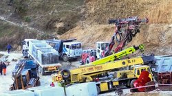 Uttarkashi Silkyara Tunnel: रेस्क्यू ऑपरेशन पर पीएम मोदी की नजर, अपनों का बेसब्री से इंतजार कर रहे परिजन, जानिए 10 बड़े अपडेट