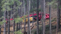 Uttarkashi Tunnel Rescue: पहाड़ के ऊपर से वर्टिकल ड्रिलिंग शुरू, टनल के अंदर चल रहा अंब्रेला प्रोटेक्शन का काम