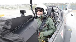 PM मोदी ने स्वदेशी तेजस लड़ाकू विमान में भरी उड़ान, बेंगलुरु में HAL का किया दौरा