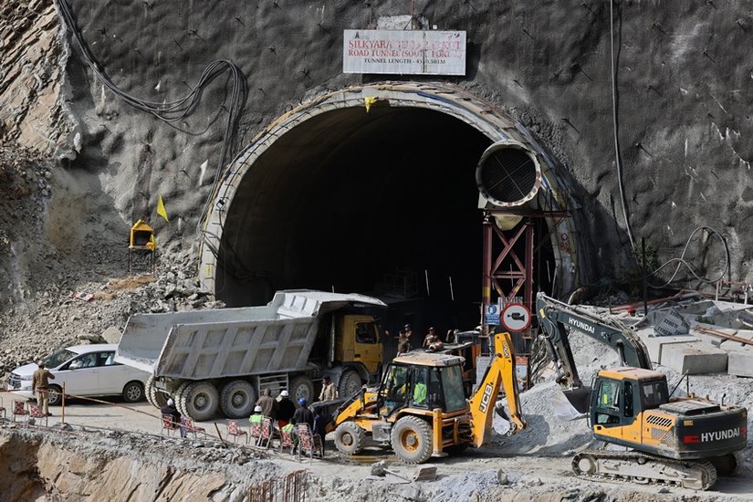 Tunnel collapse in uttarkashi