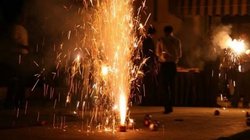बंदूक से पटाखा जलाना पड़ा भारी, शख्स के प्राइवेट पर जा लगा, मौके पर ही मौत