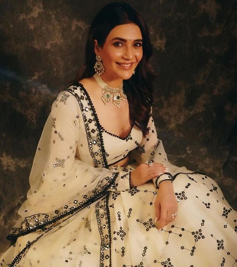 Karishma Tanna photos