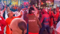 न्यूयॉर्क में ‘हरे राम हरे कृष्णा’ पर झूम रहे थे लोग, अचानक आ गया ‘स्पाइडर मैन’; देखिए क्या हुआ आगे