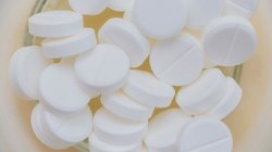 आप भी तो बुखार की हरारत होने पर हर बार पैरासिटामॉल नहीं खाते? मेडिसिन का ज्यादा सेवन बॉडी के लिए है ज़हर, जानिए