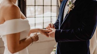 wedding guests asked for money