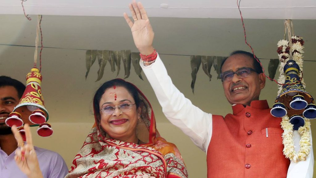 Shivraj Singh Chouhan | Shivraj Singh Chouhan Sadhana Singh | Shivraj Singh Chouhan greets supporters | BJP | MP Assembly elections | Shivraj Singh Chouhan Love Story