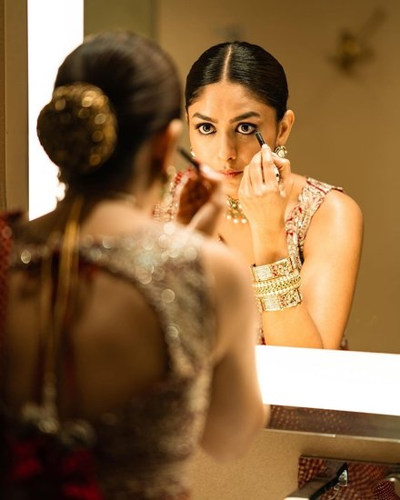 Mrunal Thakur Pics