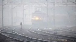 IRCTC Delay Trains List: उत्तर भारत में छाया घना कोहरा, 8 से 10 घंटे तक देरी से चल रही ट्रेनें, देखें पूरी लिस्ट