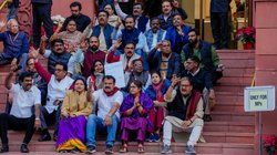 Parliament News: विपक्षी इंडिया गठबंधन कर सकता है शीतकालीन सत्र का पूर्ण बहिष्कार! मंगलवार को अंतिम फैसला