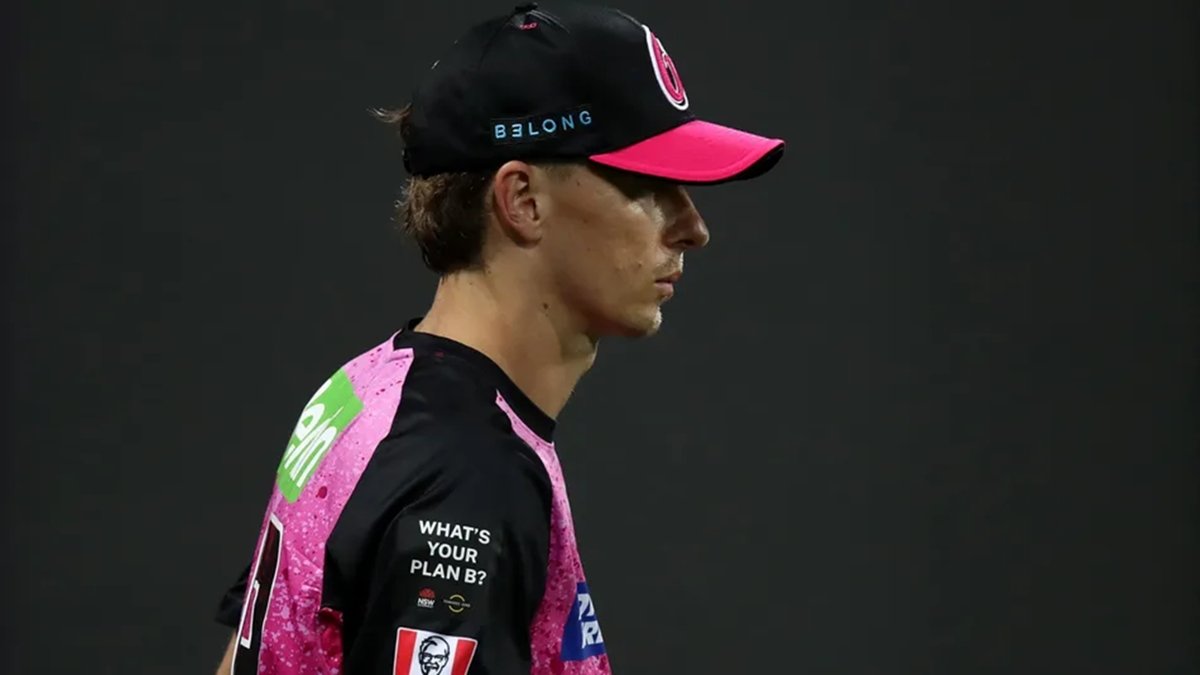 BBL 2023: RCB के ऑलराउंडर पर 4 मैच का बैन, होबार्ट हरिकेंस के खिलाफ मुकाबले से पहले की थी यह हरकत