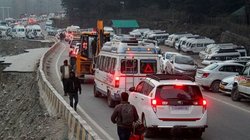 New Year Plan: पहाड़ी इलाके में नया साल बनाने का है प्लान? पहले जान लें ट्रैफिक के हालात, ये रहे हेल्पलाइन नंबर