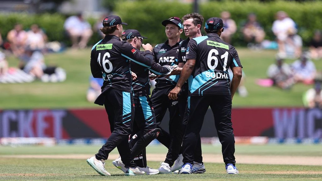 New Zealand vs pakistan 3rd T20, Mitchell Santner, NZ vs BAN