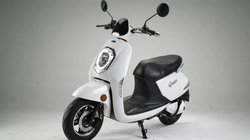 EV in Focus: सिंगल चार्ज पर 100 km रेंज का दावा करता है स्टाइलिश डिजाइन वाला Poise Grace Electric Scooter, जानें कीमत और फीचर्स