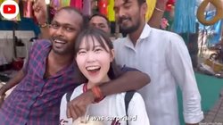 मुझे यहां से भागना पड़ेगा… पुणे में कोरियन व्लॉगर को घेरकर लोगों ने की गंदी हरकत, लाइव वीडियो में कैद हुई करतूत