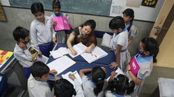 शिक्षकों पर काम का दबाव कम करने के लिए कार्यों का सुनियोजित बंटवारा जरूरी