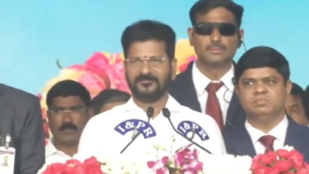  Revanth Reddy Oath Taking Ceremony: रेवंत रेड्डी बने तेलंगाना के नए मुख्यमंत्री। (फोटो सोर्स: ANI) 