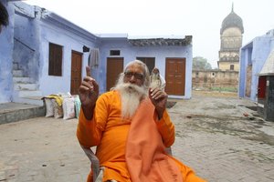जानिए कौन हैं राम मंदिर के मुख्य पुजारी,1992 में हुई थी नियुक्ति, 100 रुपये मिलता था
 वेतन
