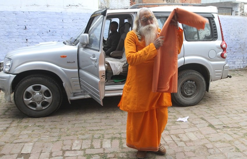 ram mandir ayodhya Pujari