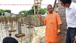 PM मोदी के दौरे से पहले अयोध्या पहुंचे CM योगी, हनुमानगढ़ी में की पूजा-अर्चना, तैयारियों का ले रहें जायजा
