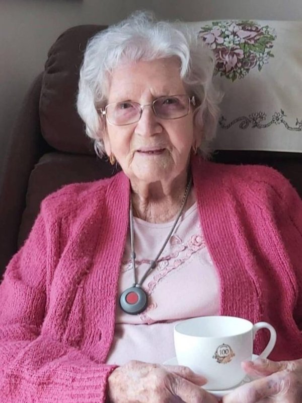 living a long and healthy life follow these tips, best tips to follow healthy life,Centenarian Katie MacRae celebrated her 106th birthday,secret to living long