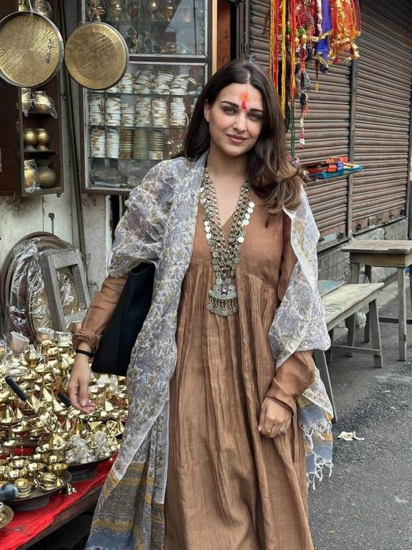 cropped-HIMANSHI-KHURANA-AT-JAGANNATH-TEMPLE.jpg