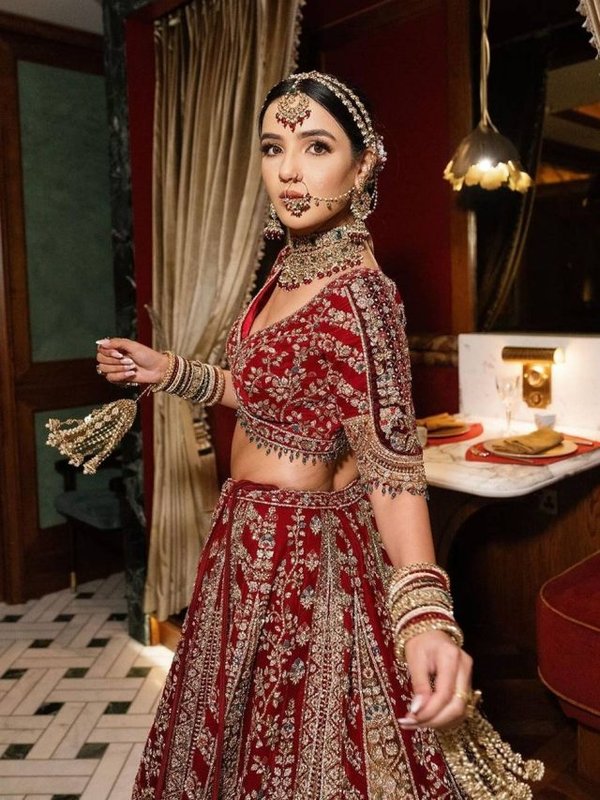JASMIN BHASIN BRIDAL LOOK