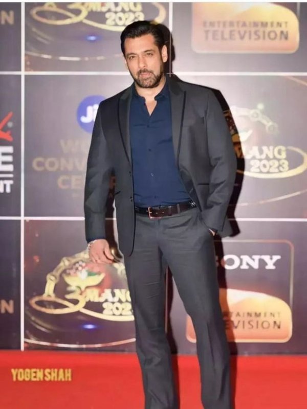 How much does Salman Khan's bracelet cost, Salman Khan Turquoise Gem Bracelet Whooping Cost, Who Gift Salman Khan His Bracelet,सलमान खान, सलीम खान